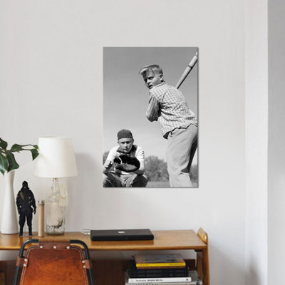 «1950s Teen Boy at Bat with Catcher Crouching Be derrière him», reproduction de photo sur toile tendue