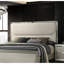 Cadre de lit tapissier en tissu argenté pour grand lit, look contemporain, tête de lit à DEL, panneaux et structure de lit grand format en bois, style, tissu, panneau, ambiance de chambre d'ingénierie en bois d'hévéa massif