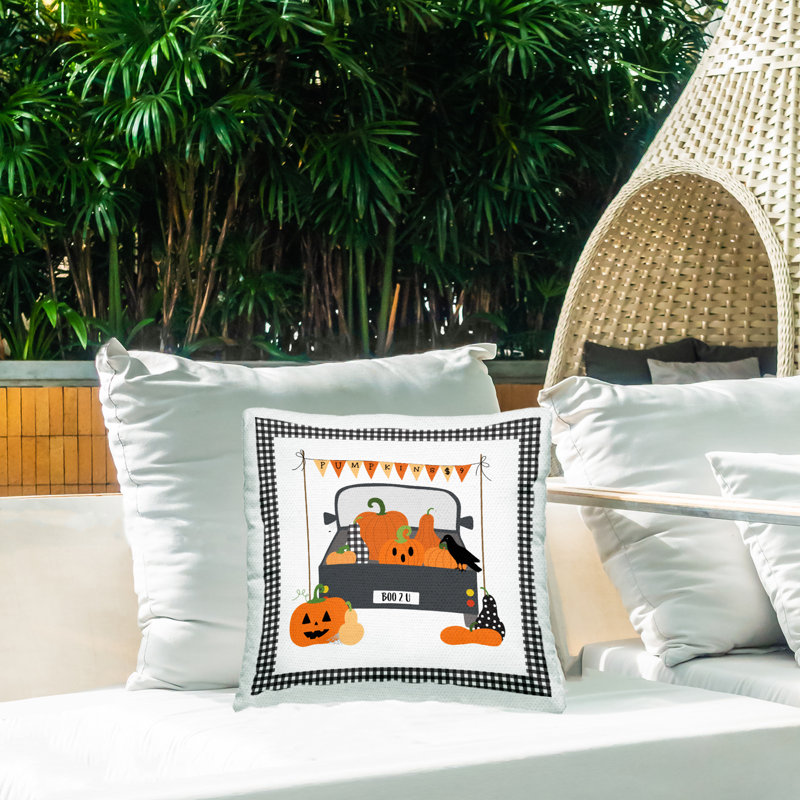 Coussin d'extérieur imprimé citrouille avec bordure en guingan par Sazerelli Designs