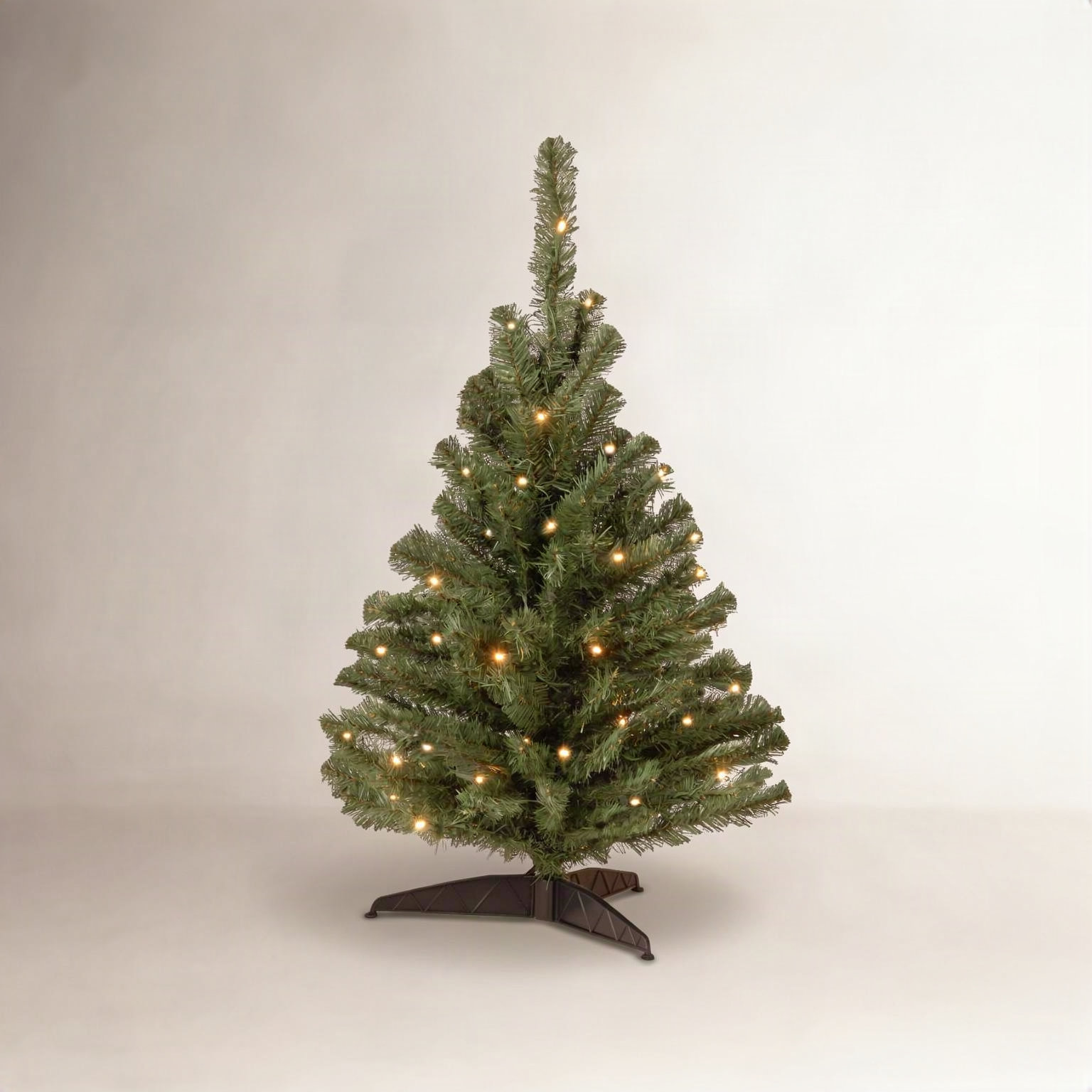 Kincaid 3' Pre-Lit Spruce Tree