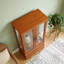 Vitrine lumineuse en verre avec tablettes réglables-712751034