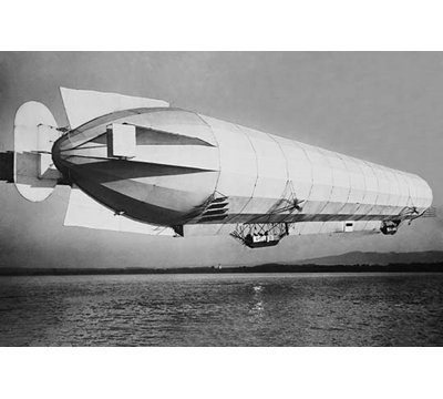 «Zeppelin in Flight», photographie