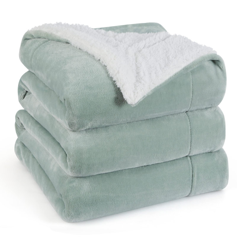 Bedsure Soft Sherpa Fleece Throw Blanket, Jadeite, 220cm x 240cm