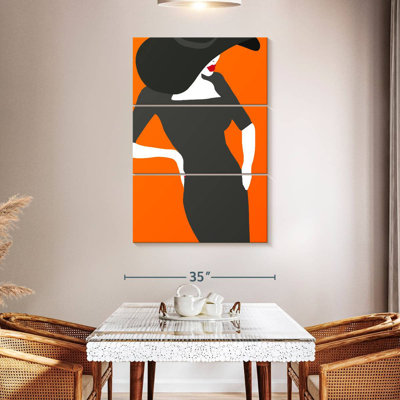 Dame sur fond orange