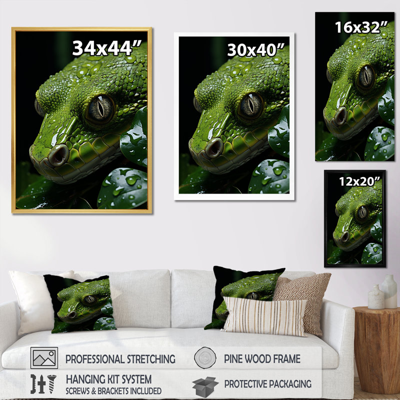 Serpent émeraude enroulé sur toile, Cadre simple argenté, H 32 po x l 16 po x P 1 po