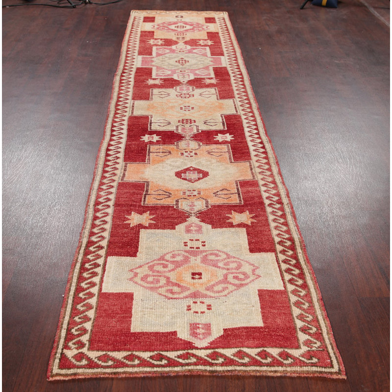 Tapis de couloir unique en laine noué à la main Oushak rouge / beige des années 2010 de 2 pi 11 po x 12 pi 5 po Ninna