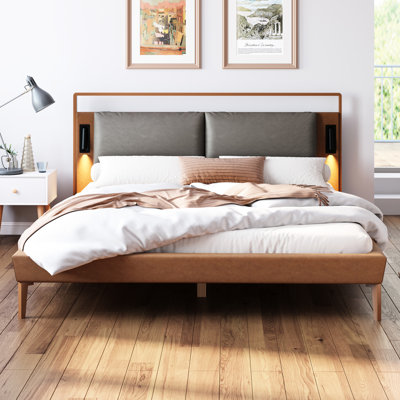 Lit à panneaux en similicuir brun et gris de taille double, support confortable avec coussin ergonomique, 2 lumières à DEL sur la tête de lit, pieds moyens, structure en bois et en métal sans sommier,