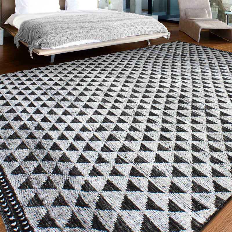 Hand Knotted Wool Area Rug in Ivory And Charcoal, Rectangle 6' x 9'