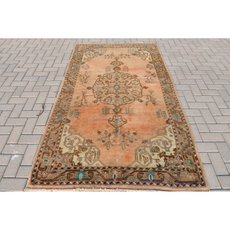 Tapis turc rétro de couleurs pastel avec un aspect antique unique et des motifs floraux complexes tissés à la main