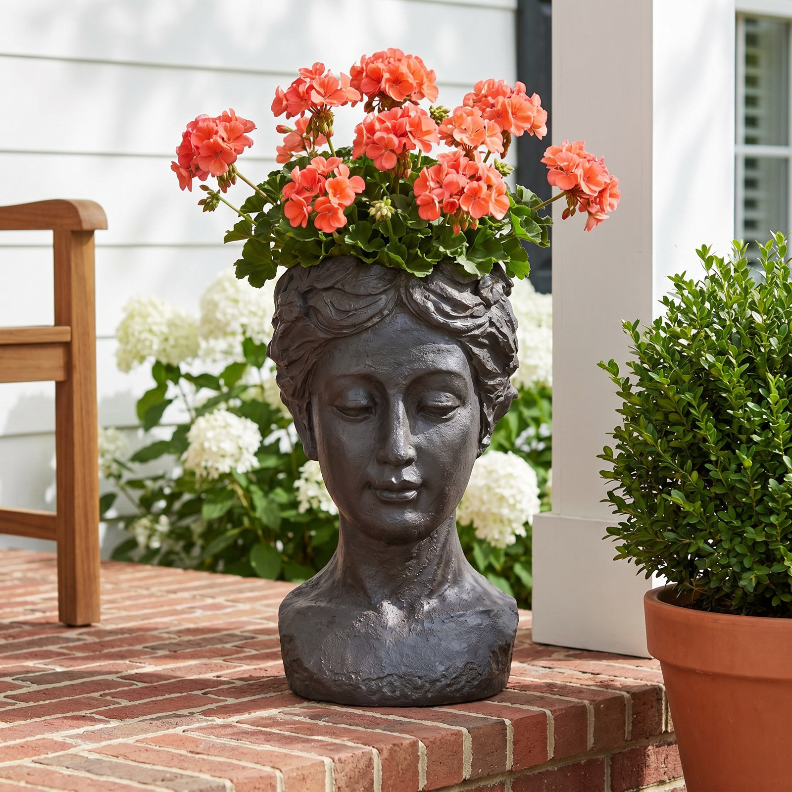 Timmins 14" Statue Planter