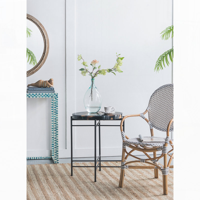 Table d'appoint moderne pour le salon