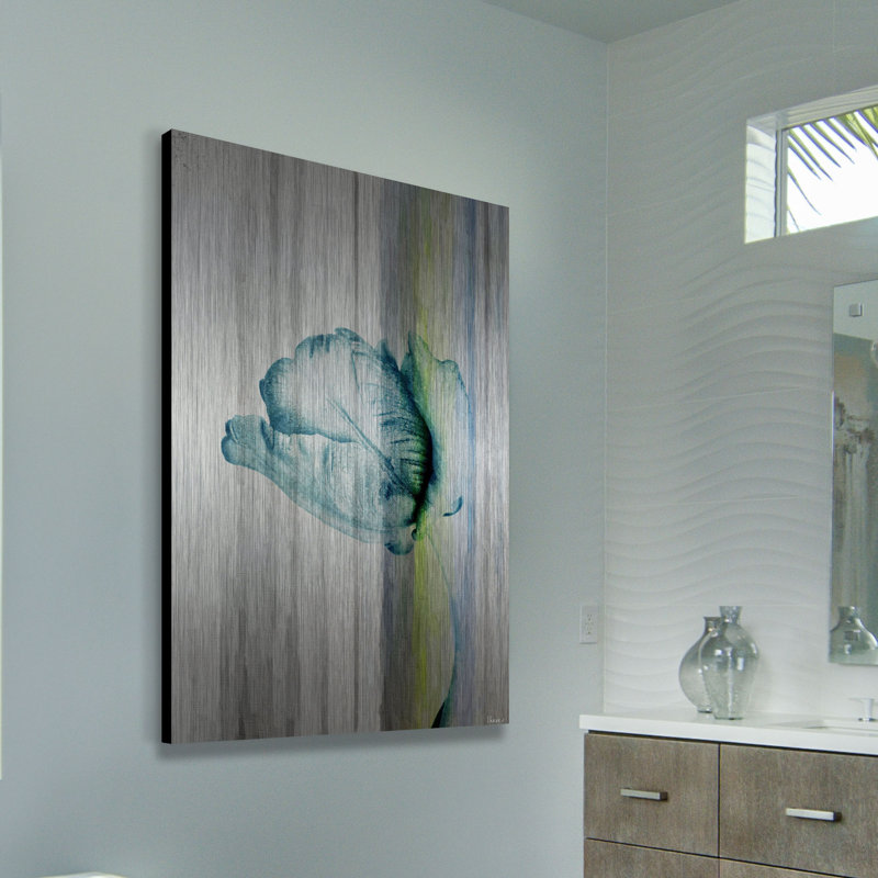 «Water Flower» par Parvez Taj - reproduction d'art non encadrée sur métal, H 60 po x l 40po x P 1,5 po
