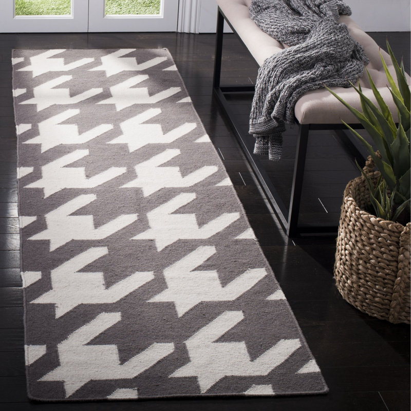 Rodgers Hand Woven Flat Weave Wool/Cotton Houndstooth Rug in Gray/Ivory, Runner 2'6" x 8'