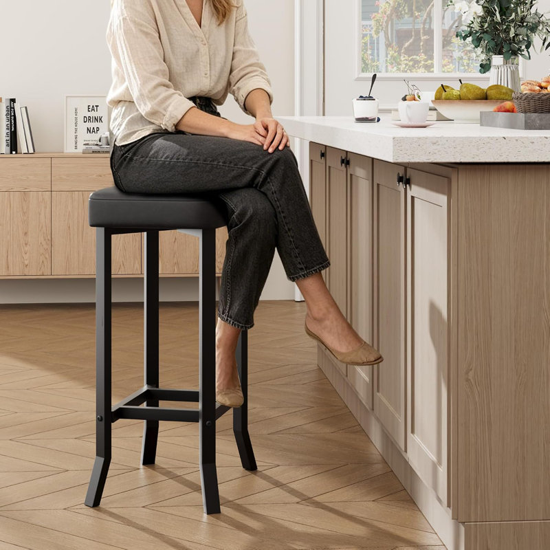 Ensemble de 2 tabourets de bar, tabourets de bar à hauteur de comptoir de 24 pouces, tabourets de bar rembourrés en cuir avec pieds irréguliers, tabourets de comptoir compacts pour petits espaces, salle à manger Kichen Home Bar, caramel, noir