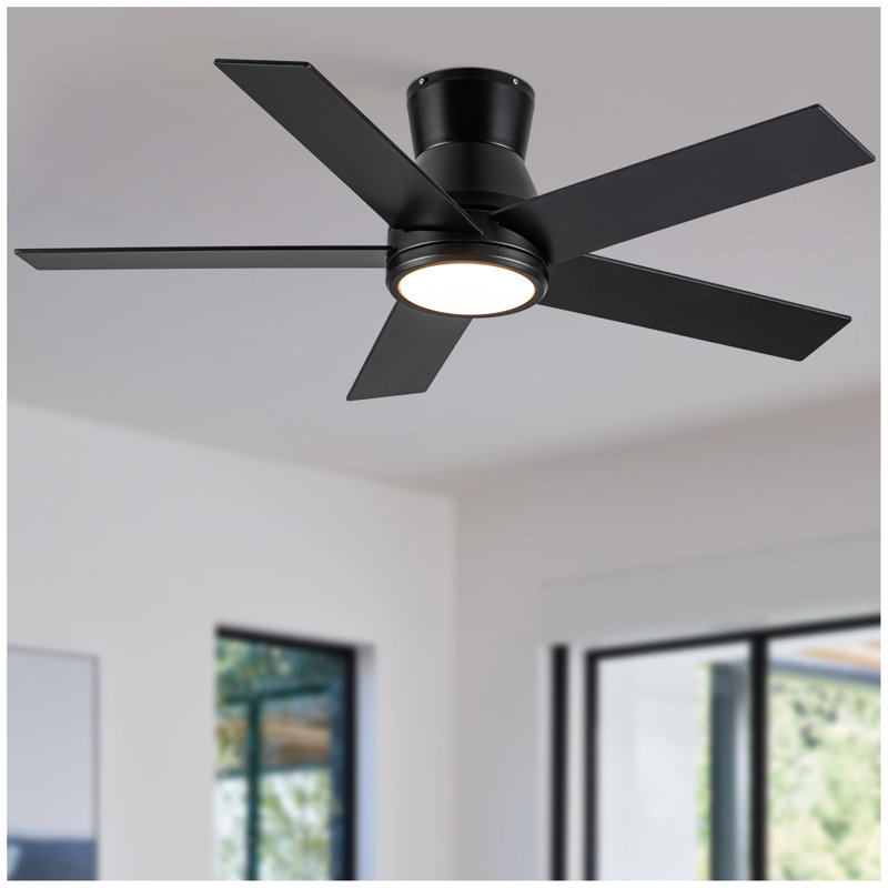 Ventilateur de plafond 52 po avec lumière Lowe, Noir