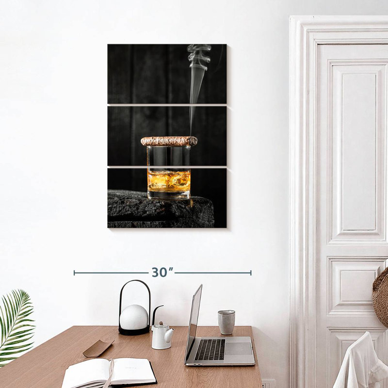Boisson au cigare et au whisky, H 32 po x l 20 po