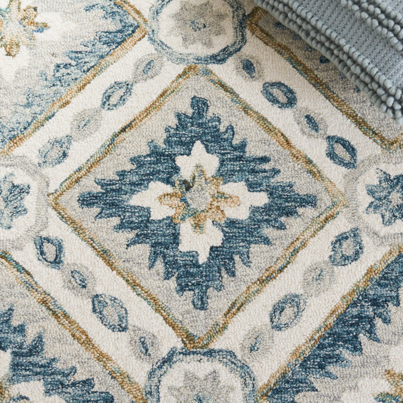 Handmade Blue and Ivory Wool Tufted 3' x 5' Area Rug