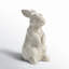 Statue de lapin debout glacé