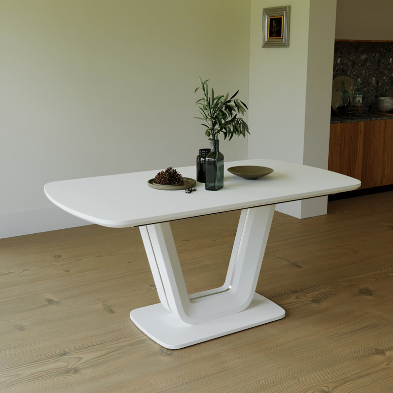 Table de salle à manger moderne industrielle blanche avec pieds en forme de U pour une table durable, fabriquée en