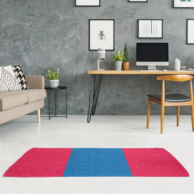 Tapis rouge/bleu rayé