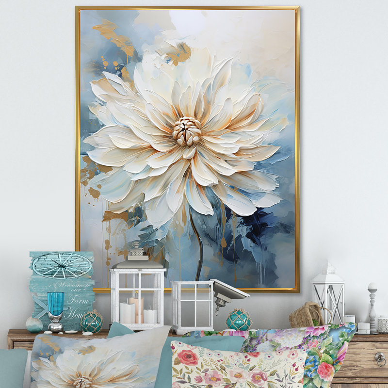 Simple beige et bleu Dahlia I - imprimé, Cadre flottant doré, H 44 po x l 34 po x P 1,5 po