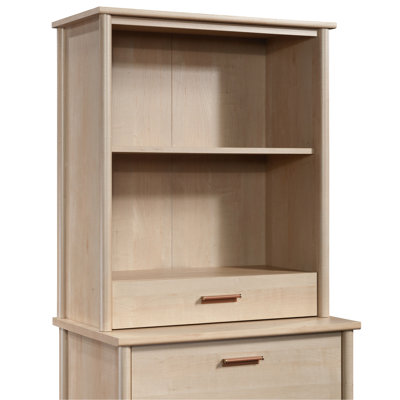 Avec une finition brune, un style rustique pour ajouter de la chaleur dans les salons, les bureaux ou les coins lecture, des tablettes réglables pour des solutions de rangement polyvalentes, des armoires multiples et inférieures, une fabrication, un assemblage simple