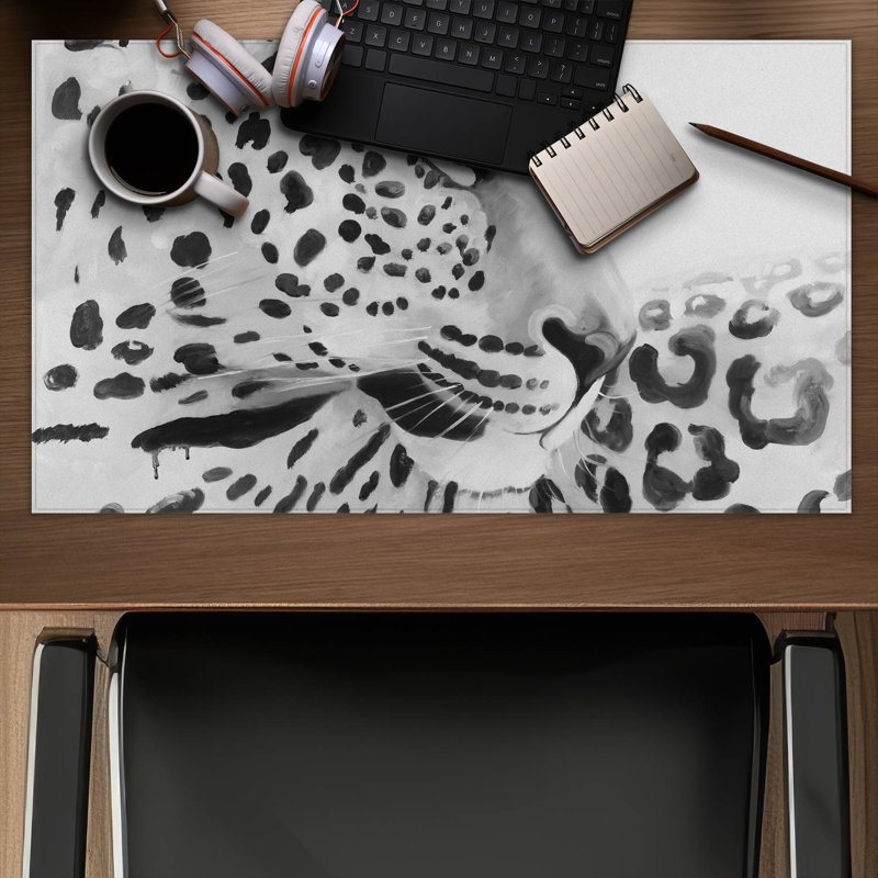 Beautiful leopard - 14.00"x24.25" Desk mat