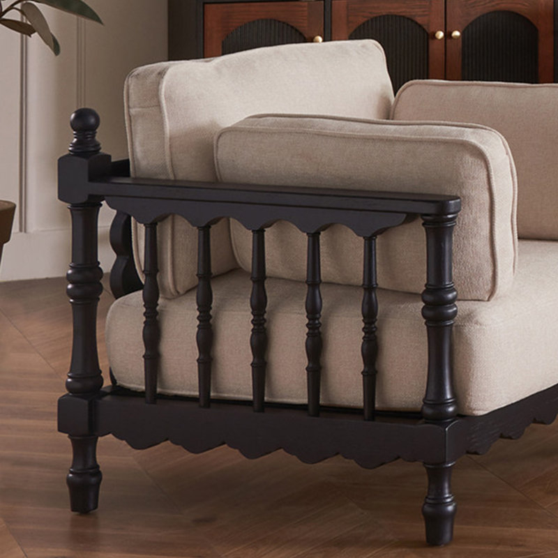 Canapé en tissu luxueux de style français.