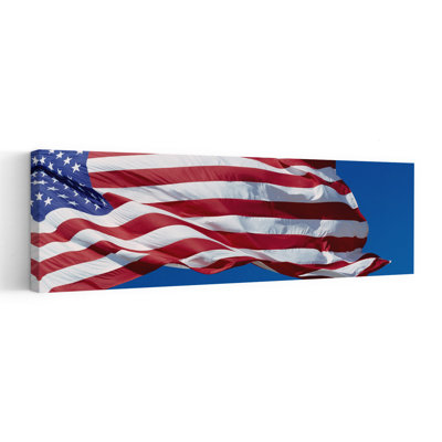 Gros plan d'un drapeau américain flottant, États-Unis, paysage contemporain abstrait, art mural