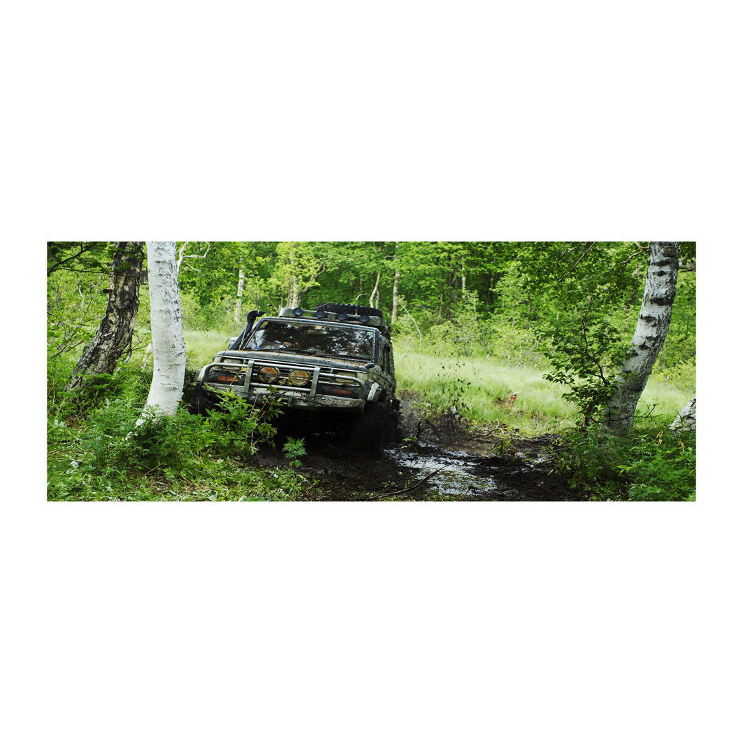 Jeep im Wald - Kunstdrucke auf Leinwand - Wrapped Canvas