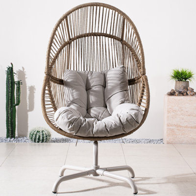 Fauteuil à œufs pivotant en osier pour l'extérieur et l'intérieur