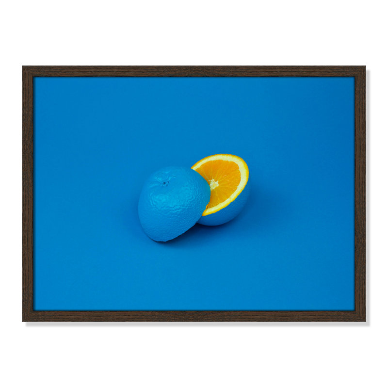 Pop orange en bleu par Davisuko, H 17 po x l 23 po x P 0,75 po, Papier fin noyer, Pas de tapis