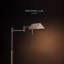 Lampe sur pied à DEL à intensité variable pour pharmacie-118741368