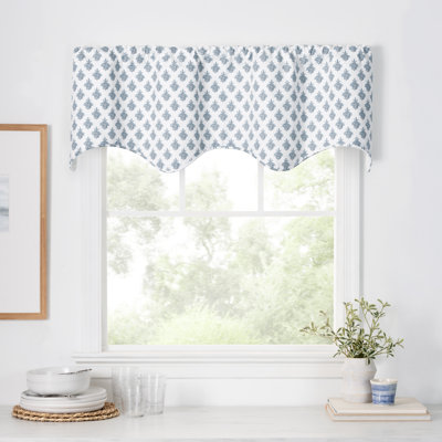 Manchester Lined Scallop Curtain Valance