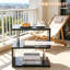 Table d'appoint chic en forme de S avec trois niveaux pour le rangement et la présentation, parfaite pour les espaces de vie modernes.