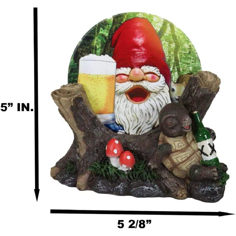 Tortue gnome et tortue dormant près d'un champignon