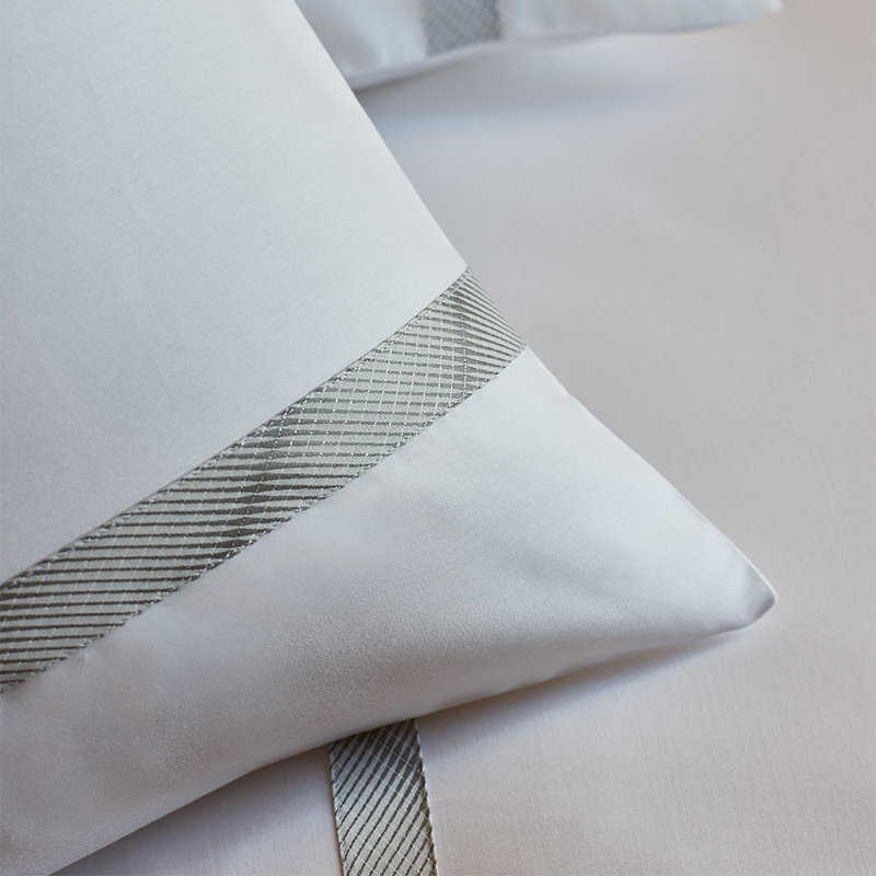 Jaeleah Grey/White 120 TC Duvet Cover