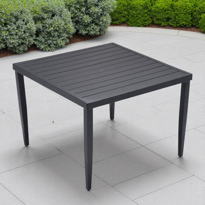 Table de salle à manger d'extérieur carrée en aluminium 40 po x 40 po avec pieds fuselés et trou pour parasol Everly