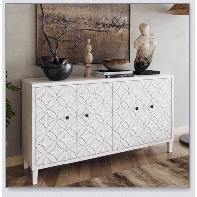 Élégante armoire d'appoint en bois à 4 portes avec beaucoup de rangement, parfaite pour organiser et exposer dans divers décors.