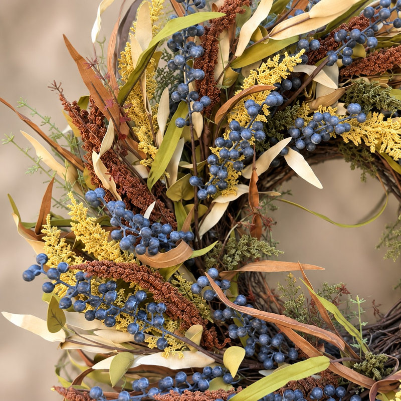 Couronne de porte d'entrée en herbe séchée artificielle de 61 cm (24 po) avec feuillage d'automne et baies, décor mural rustique pour la récolte d'automne et Thanksgiving