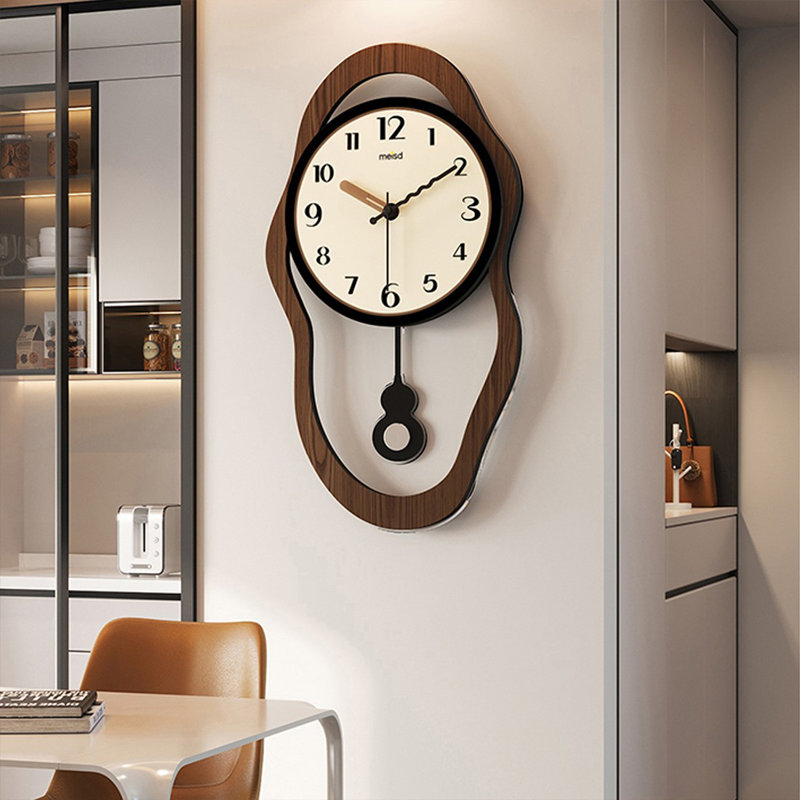 Horloge murale brune, 13.78*23.82