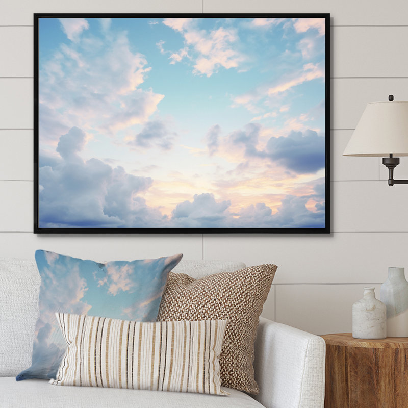 «White Sky Pure Elegance I» sur toile, Cadre flottant noir, H 16 po x l 32 po x P 1 po