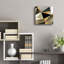  «Gold Polygon Wall 2» par Alonzo Saunders, art mural en verre acrylique, 12 po x 12 po