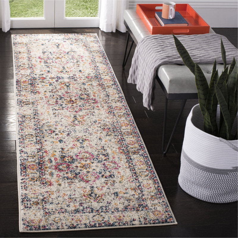 Tapis oriental fuchsia et ivoire Christa, Tapis de couloir 2 pi 3 po x 12 pi
