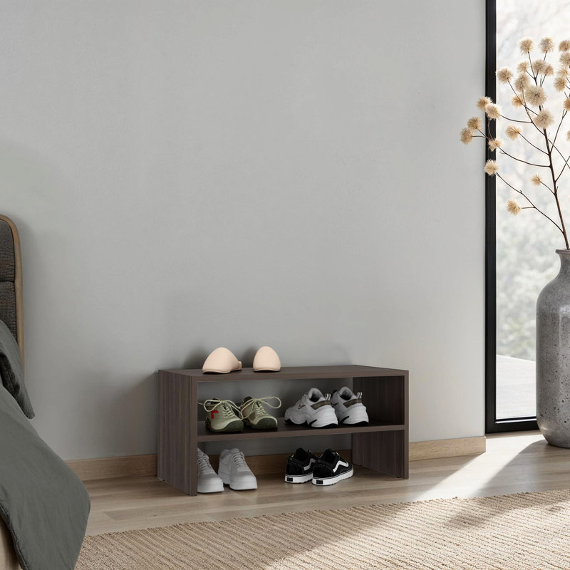 Petit range-chaussures de 23,6 po de largeur avec trois tablettes ouvertes, moderne et compact pour un vestibule ou un placard