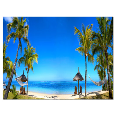 «Maurice Beach with Chairs», reproduction de photo sur toile tendue