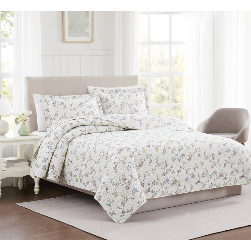 Bonaire Subtle Ivy Floral Quilt With Shams Flowers, King Quilt + 2 King Shams