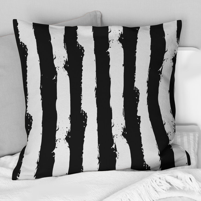 Coussin décoratif noir à fines rayures noir et blanc IV, H 16 po x l 16 po