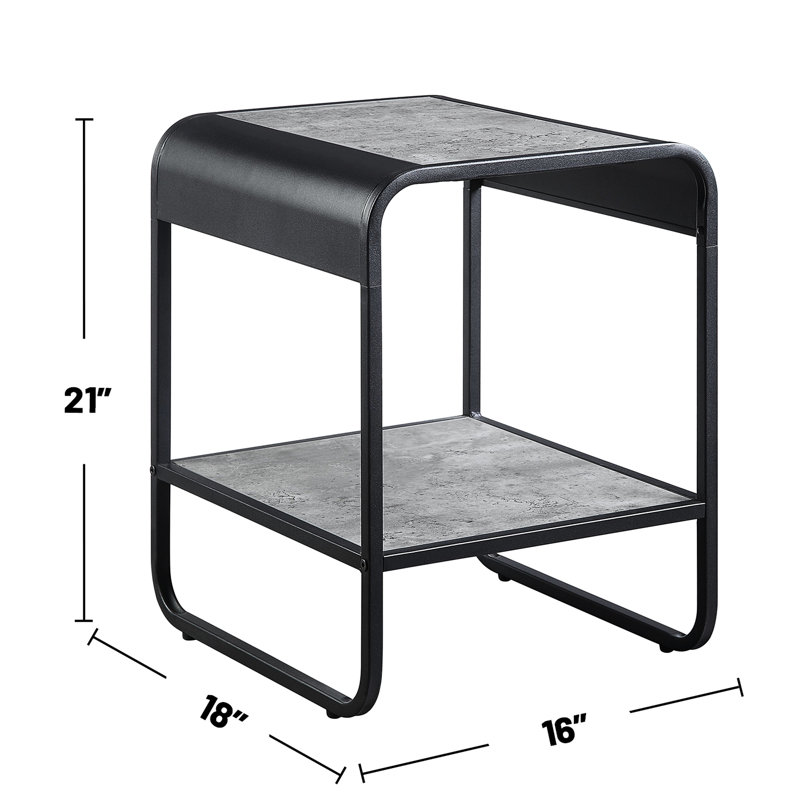 Table de bout rectangulaire en métal avec détails gris béton et noir, compartiment ouvert pour le rangement de petites pièces de décoration, 15,76 po de profondeur, 18,19 de largeur, 21,32 de hauteur, esthétique, faits saillants, courbée