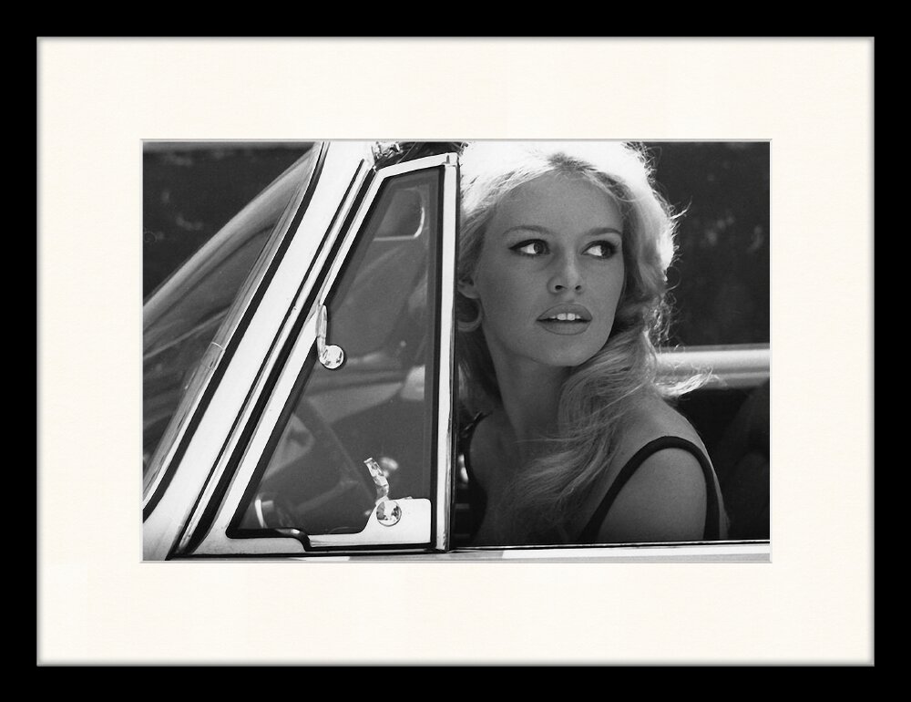 Gerahmtes Poster Brigitte Bardot Driving